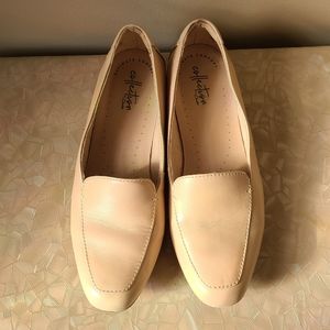 Clarks "ultimate comfort" loafers in light peach leather size 8